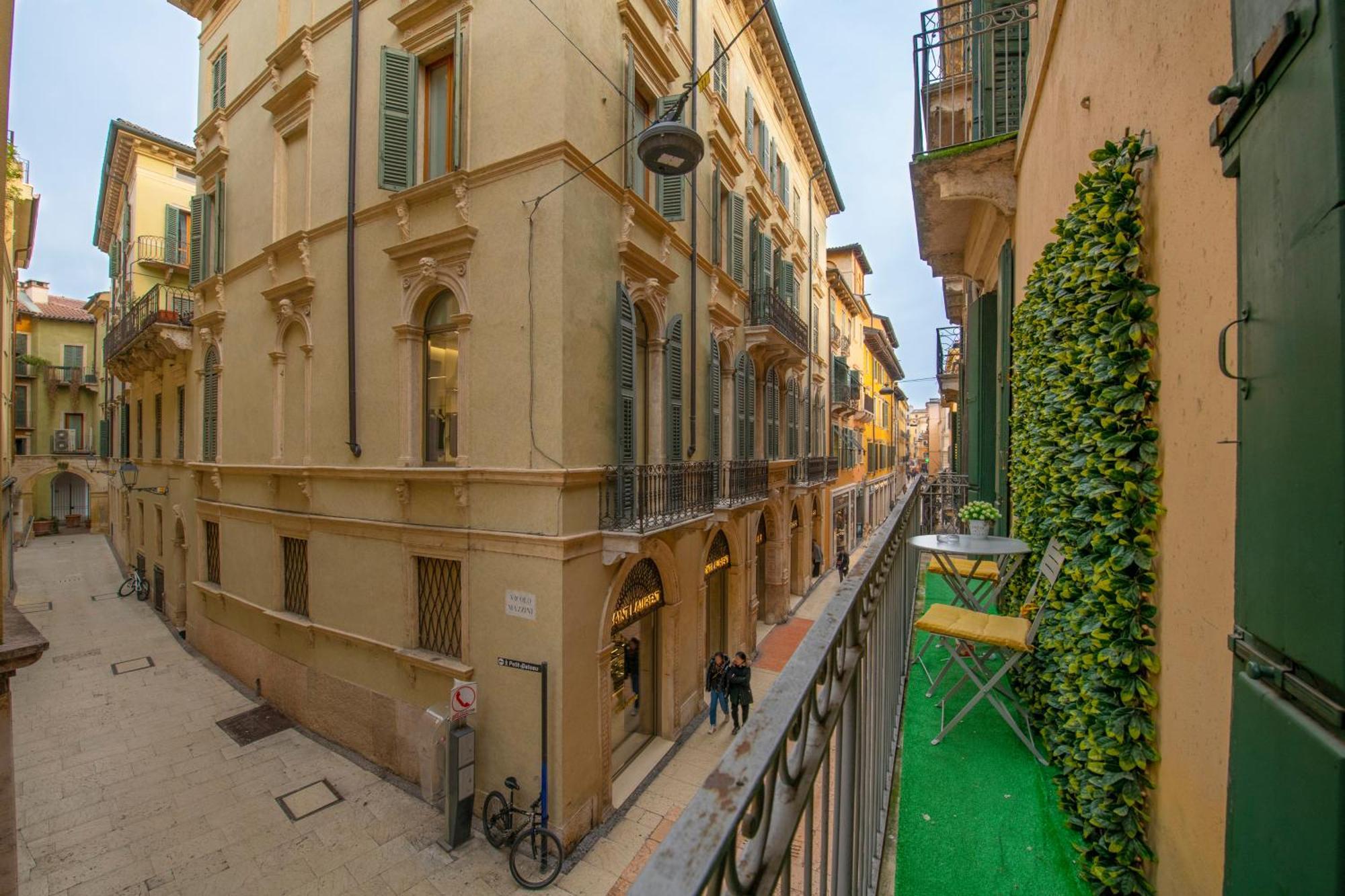 Palace Home Mazzini Verona Center 1 ภายนอก รูปภาพ